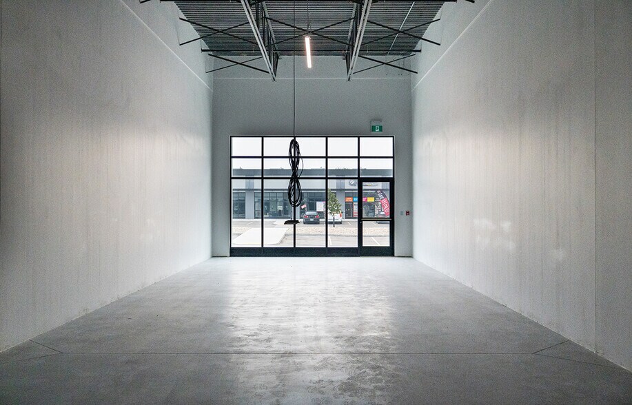 More Photos Of 245 Lucas Av, Winnipeg Storefront For Sale