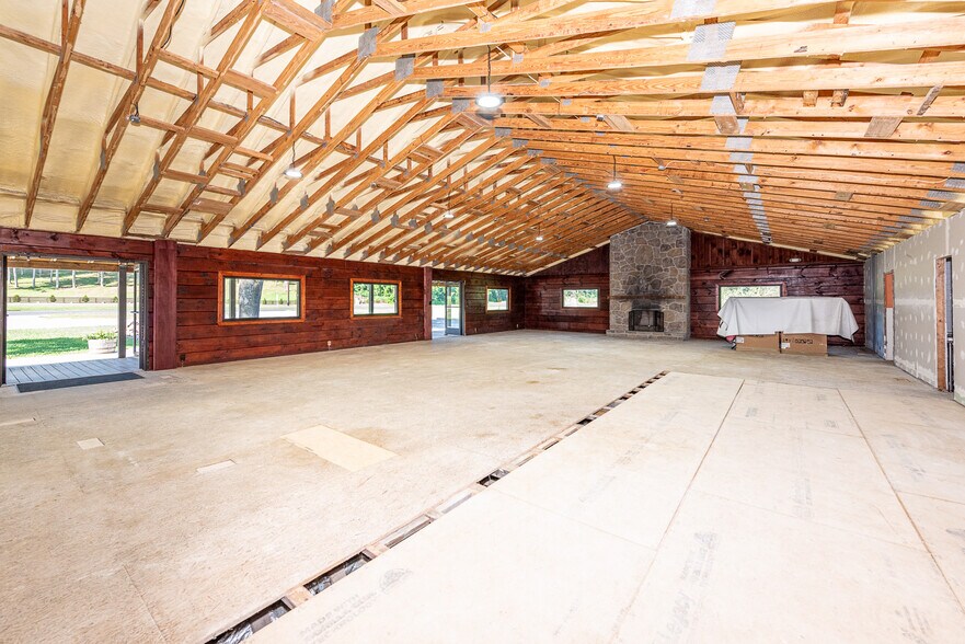 More Photos Of 8123 E Lamar Alexander Pky, Townsend Restaurant For Sale