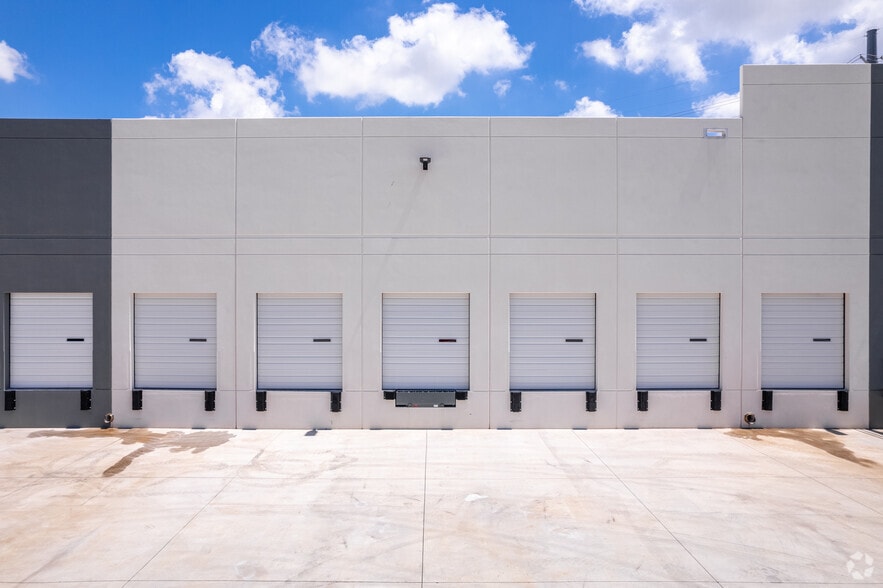 More Photos Of 2129 Bardin Rd, Grand Prairie Distribution For Sale