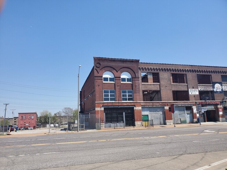 More Photos Of 1440 N Broadway, Saint Louis General Retail For Sale