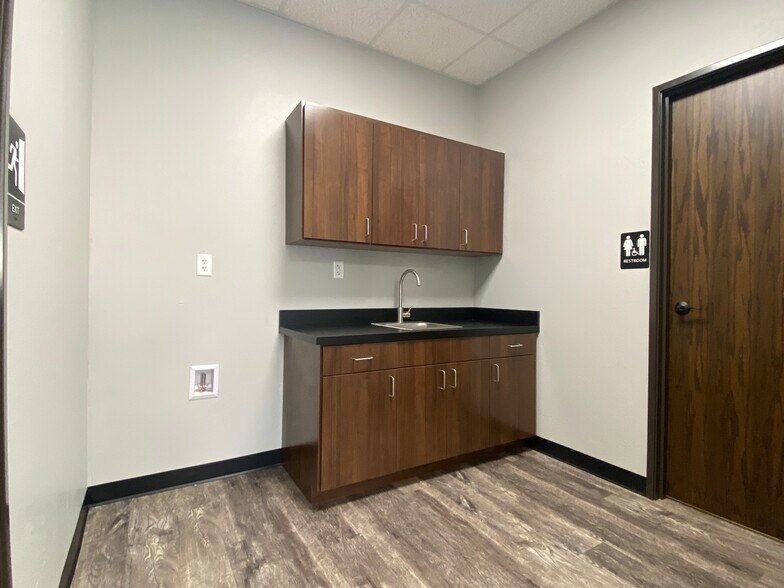 More Photos Of 7605 NW 79th Pl, Oklahoma City Industrial For Lease