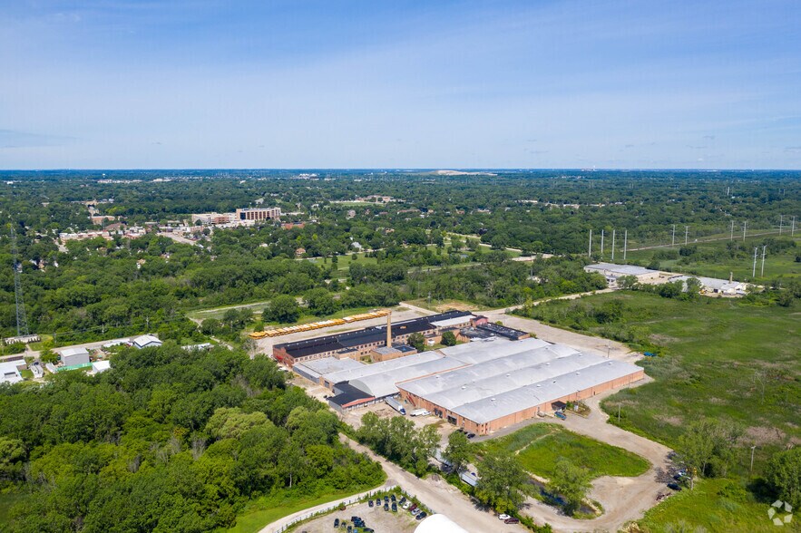 More Photos Of 2701 Deborah Ave, Zion Warehouse For Lease