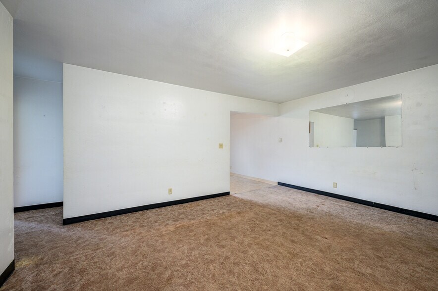 More Photos Of 229 E Monroe St, Carlton Apartments For Sale