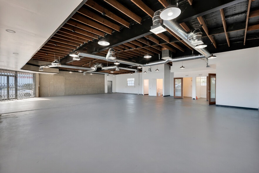 More Photos Of 901 N Maclay Ave, San Fernando Freestanding For Lease