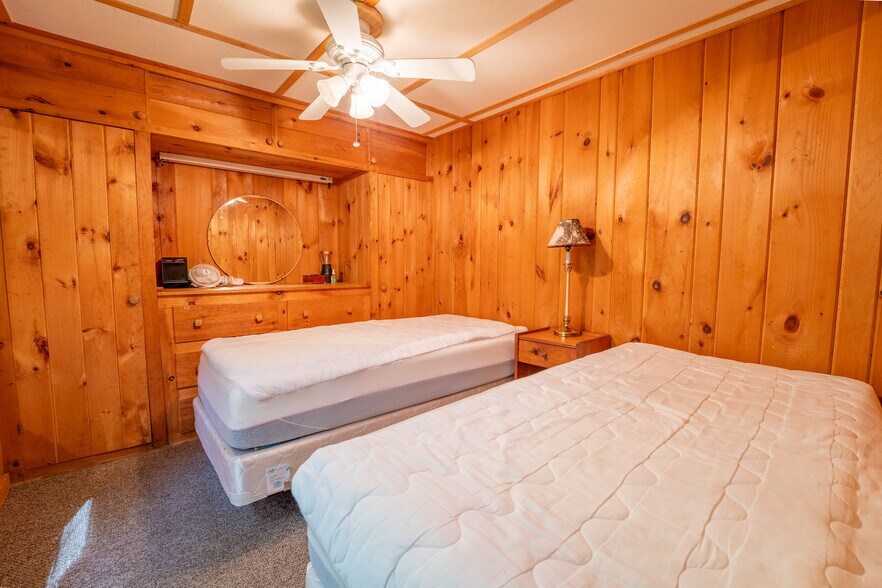 More Photos Of 224 N Shore Rd, Hadley Hotel For Sale