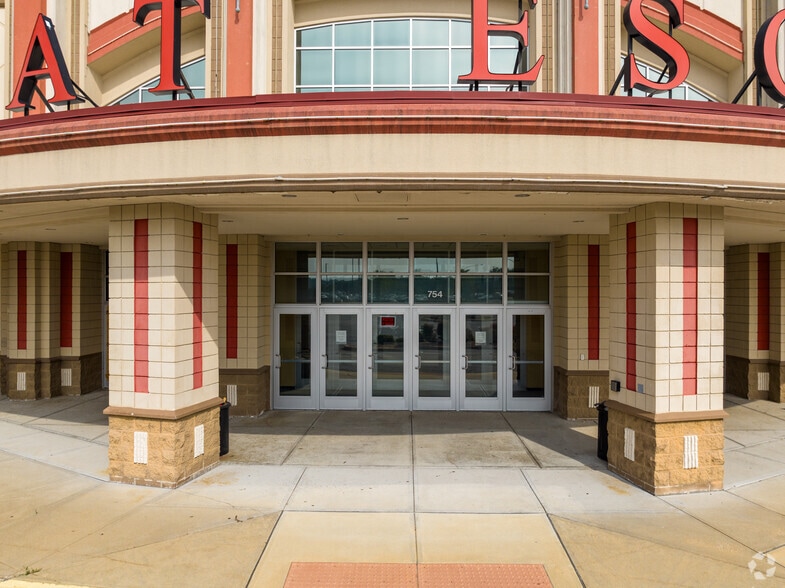 More Photos Of 754 Gravois Bluffs Blvd, Fenton Movie Theatre For Sale