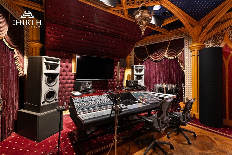 More Photos Of 11128 Weddington St, North Hollywood Movie Radio TVStudio For Sale