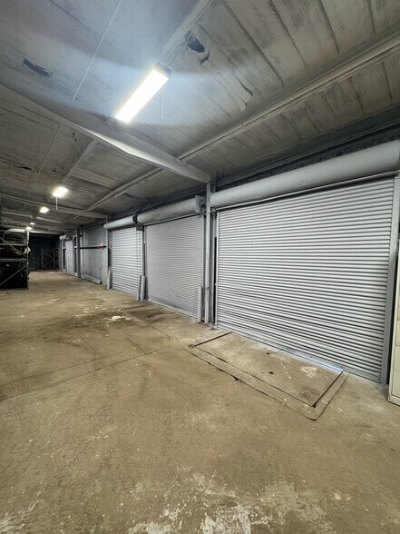 More Photos Of 2800 Delano St, Pensacola Warehouse For Sale