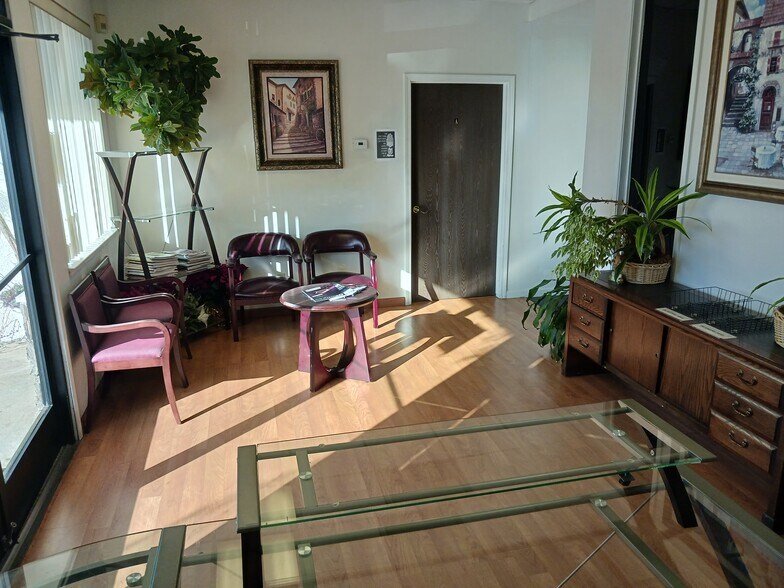 More Photos Of 4778-4790 Dewey Dr, Fair Oaks Loft Creative Space For Sale