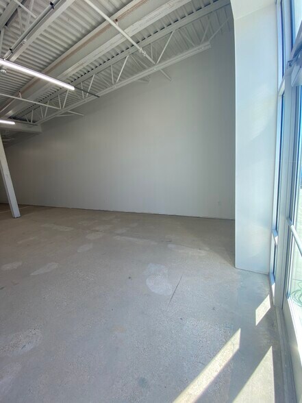 More Photos Of 10858 Harry Hines Blvd, Dallas Storefront For Lease