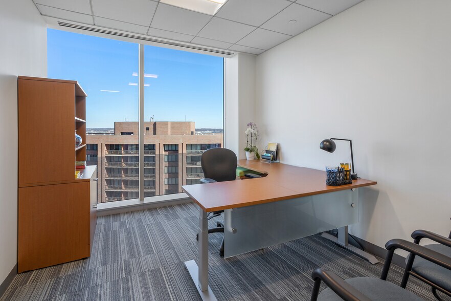 More Photos Of 1400 Crystal Dr, Arlington Office For Lease