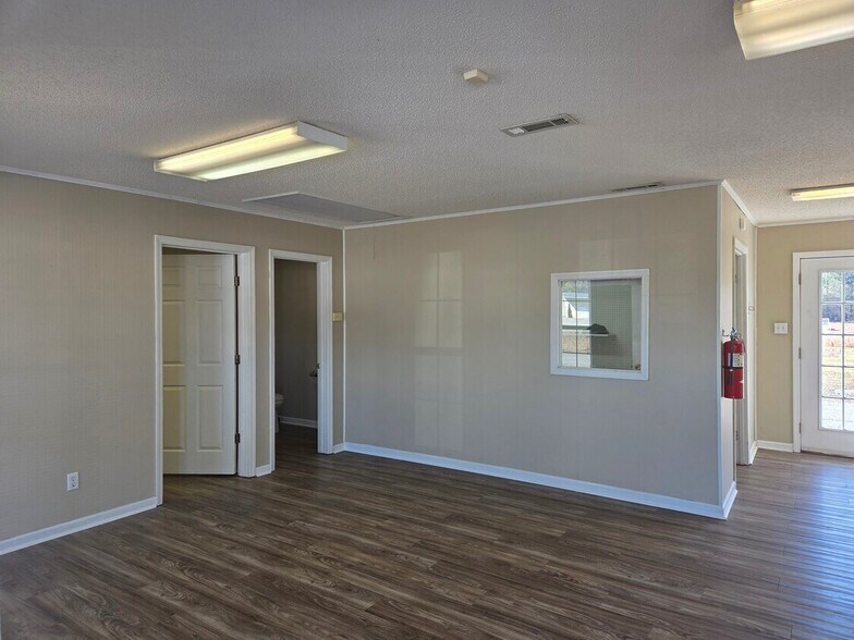 More Photos Of 700 W Grand Ave, Rainbow City General Retail For Lease