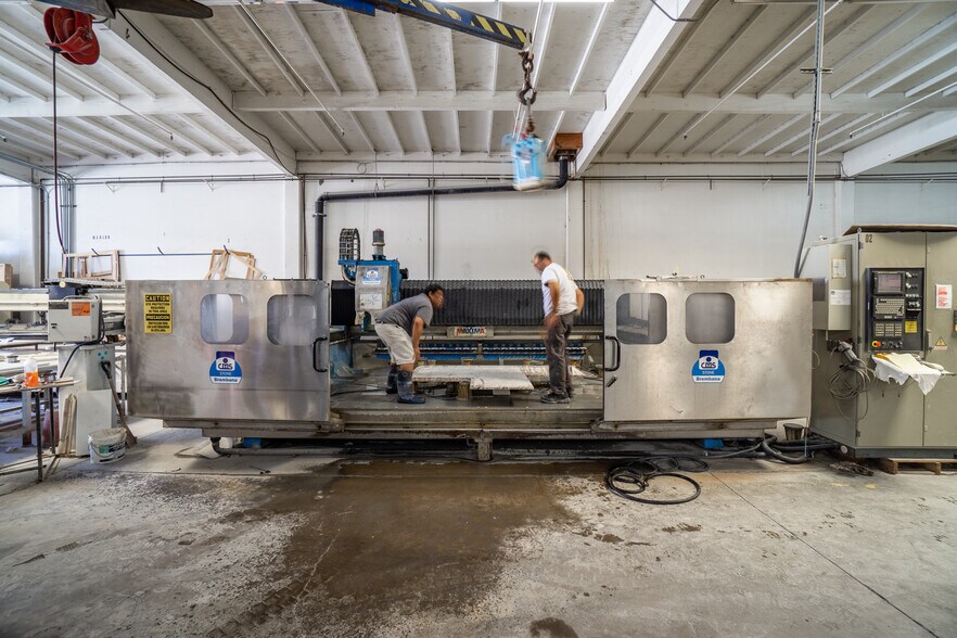 More Photos Of 1661-1701 S State College Blvd, Anaheim Manufacturing For Sale