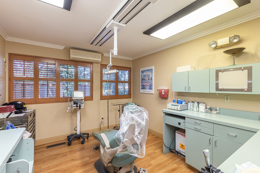 More Photos Of 2211 4th St, Santa Rosa Medical For Sale