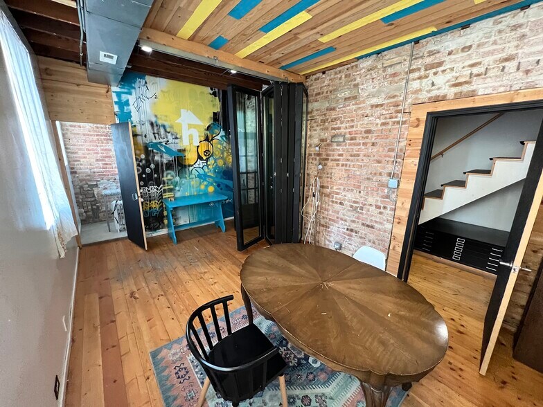 More Photos Of 1250 W Augusta Blvd, Chicago Showroom For Lease