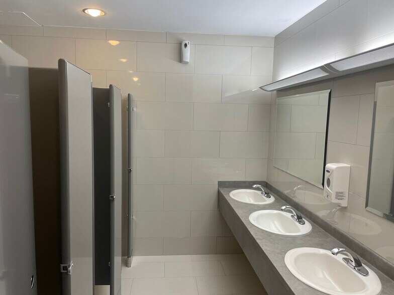 More Photos Of 720 Spadina Ave, Toronto Office For Lease