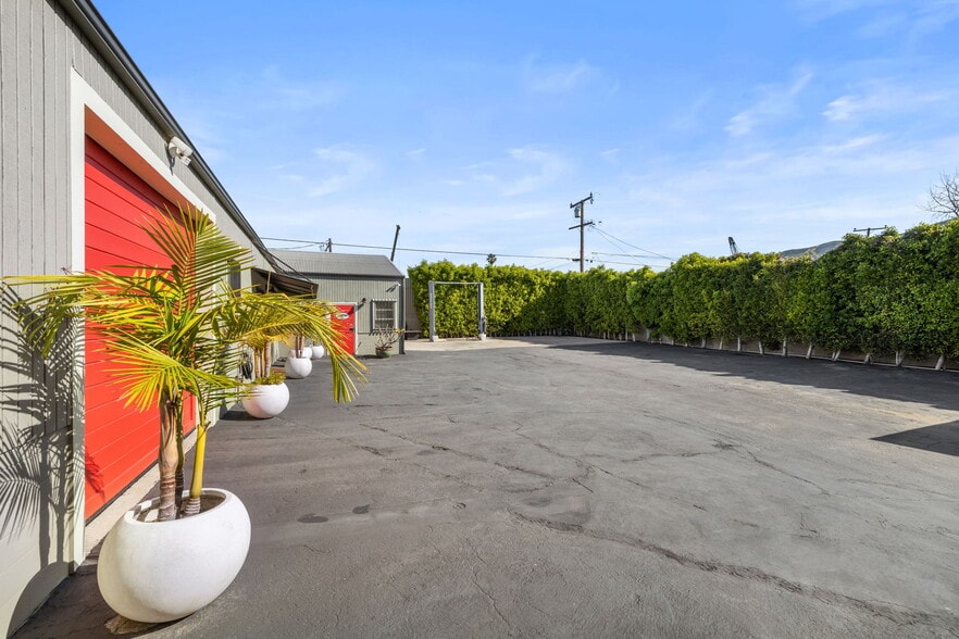 More Photos Of 133 Sunnyway Dr, Ventura Warehouse For Lease