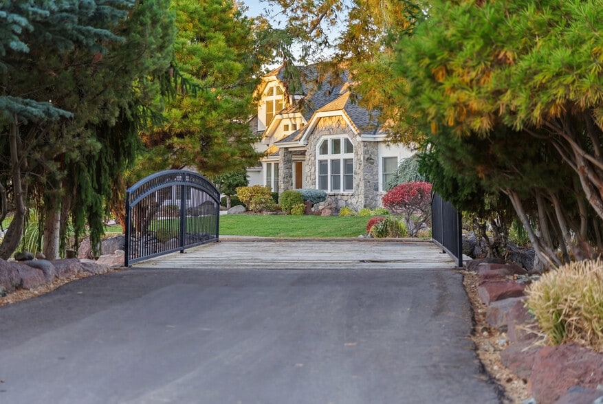 More Photos Of 2610 E Jasmine St, Meridian Flex For Sale