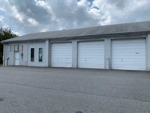 More Photos Of 35 Salem Church Rd, Newark Warehouse For Lease