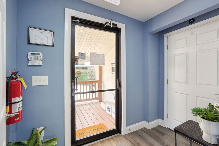 More Photos Of 1137 Alpharetta St, Roswell Office Residential For Lease