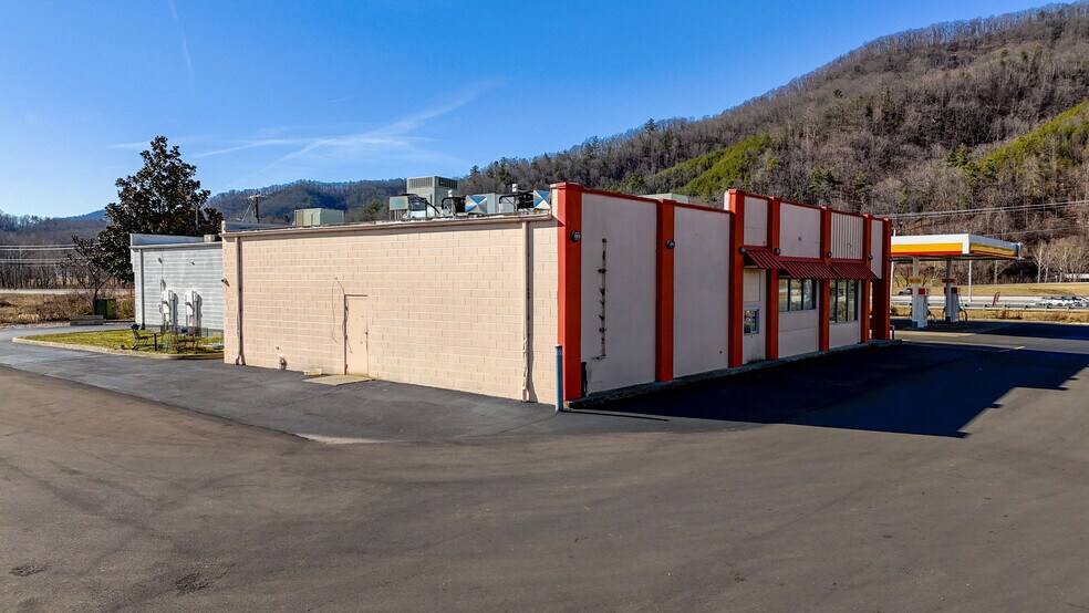 More Photos Of 2004 Temple Hill Rd, Erwin Restaurant For Lease