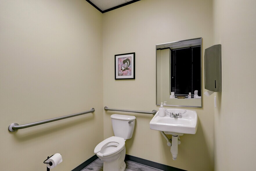 More Photos Of 19701 Kingwood Dr, Kingwood Medical For Sale