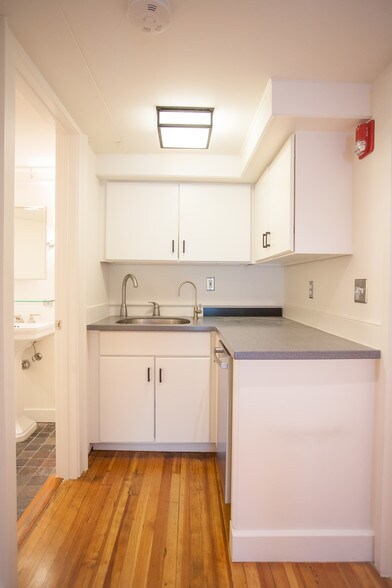 More Photos Of 301 W Broughton St, Savannah Loft Creative Space For Lease