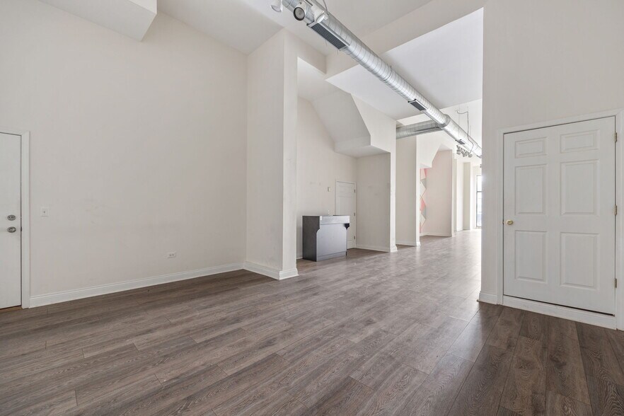 More Photos Of 2816 W Chicago Ave, Chicago Apartments For Lease