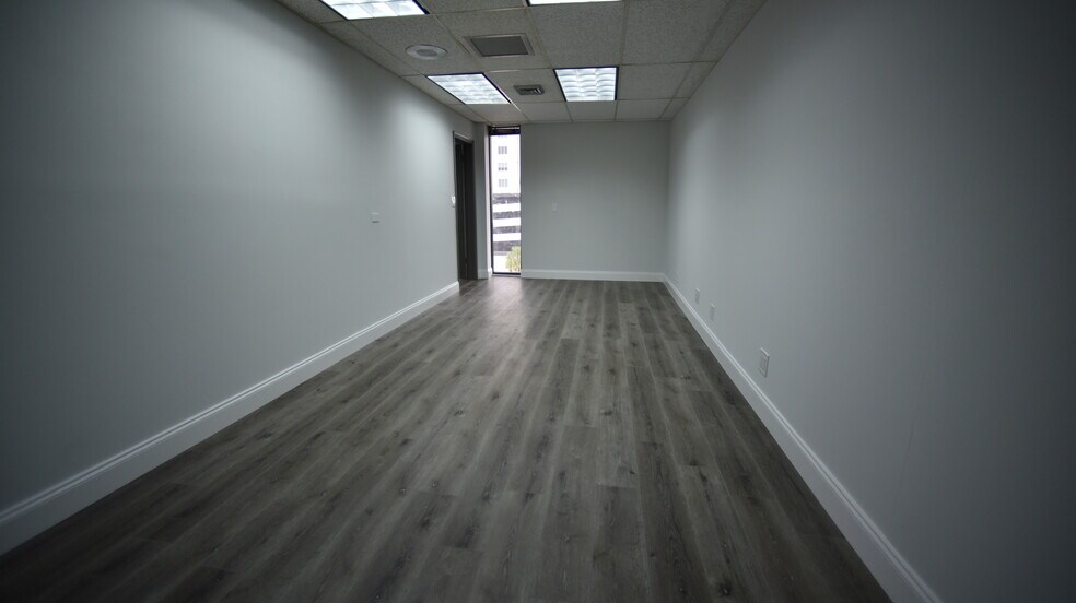 More Photos Of 2131 Hollywood Blvd, Hollywood Office Residential For Lease