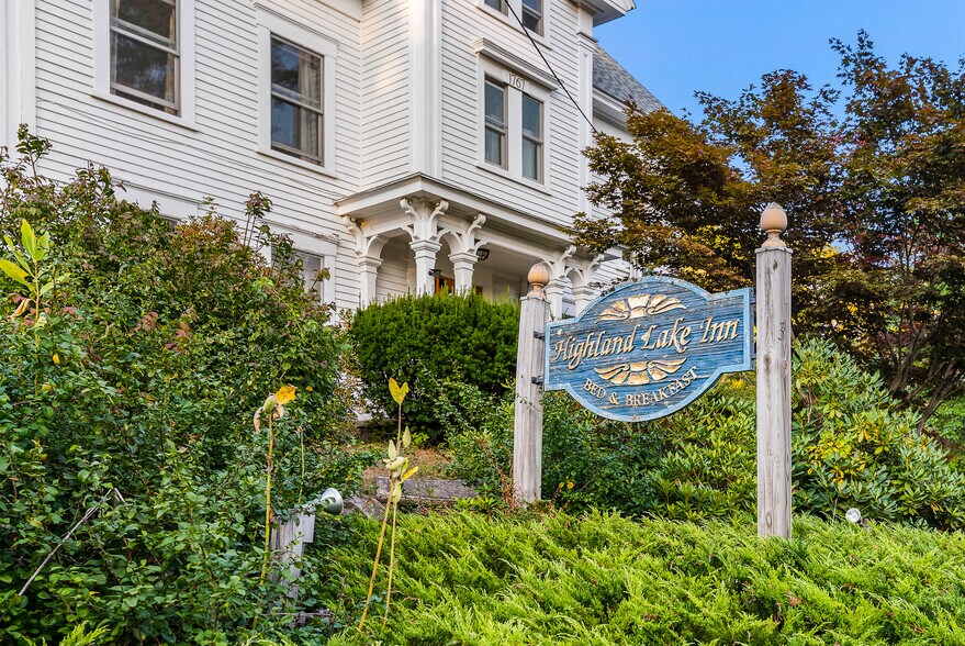 Primary Photo Of 32 Maple St, Andover Hospitality For Sale