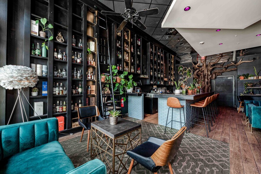 More Photos Of 4757 The Grove Dr, Windermere Storefront Retail Office For Sale