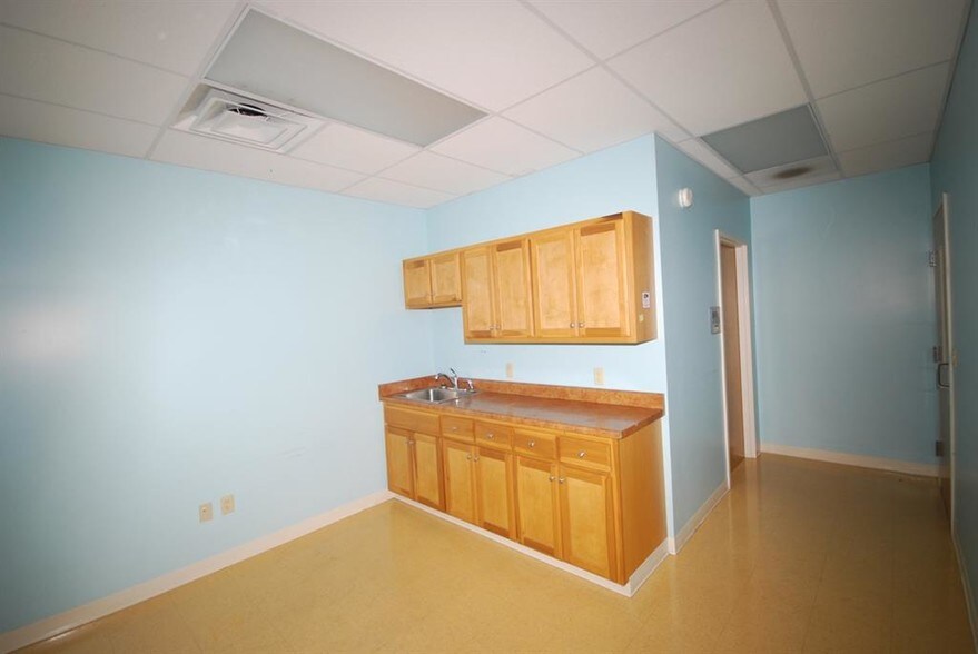 More Photos Of 3031 Highway 45 Byp, Jackson Office For Lease