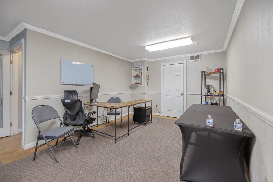More Photos Of 143 E Tulare Ave, Tulare Storefront For Sale