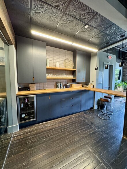 More Photos Of 215 E Main St, Lakeland Storefront For Lease