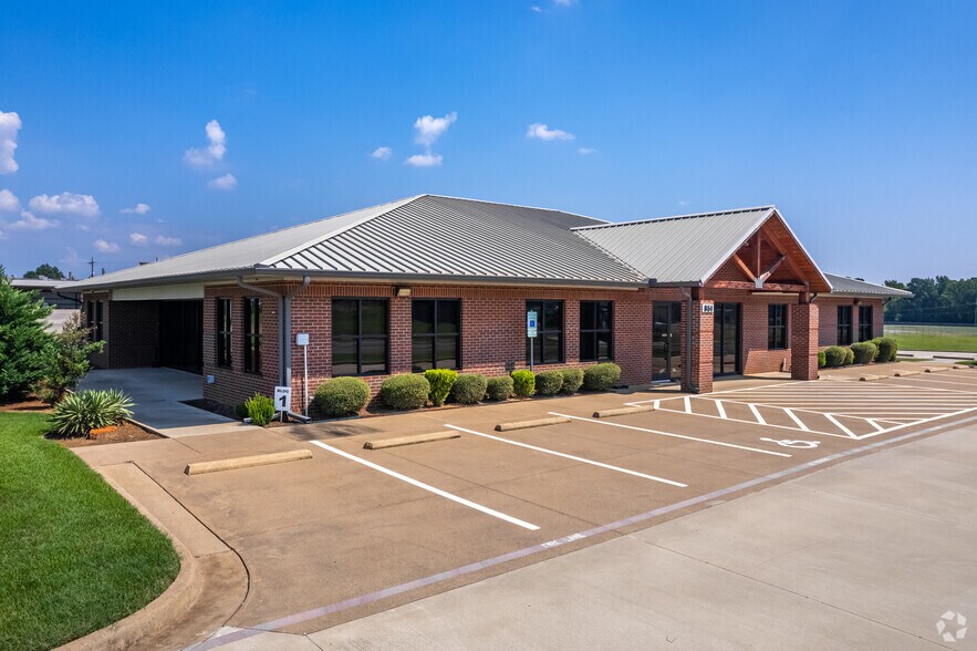 More Photos Of 851 W Harrison Rd, Longview Service For Lease