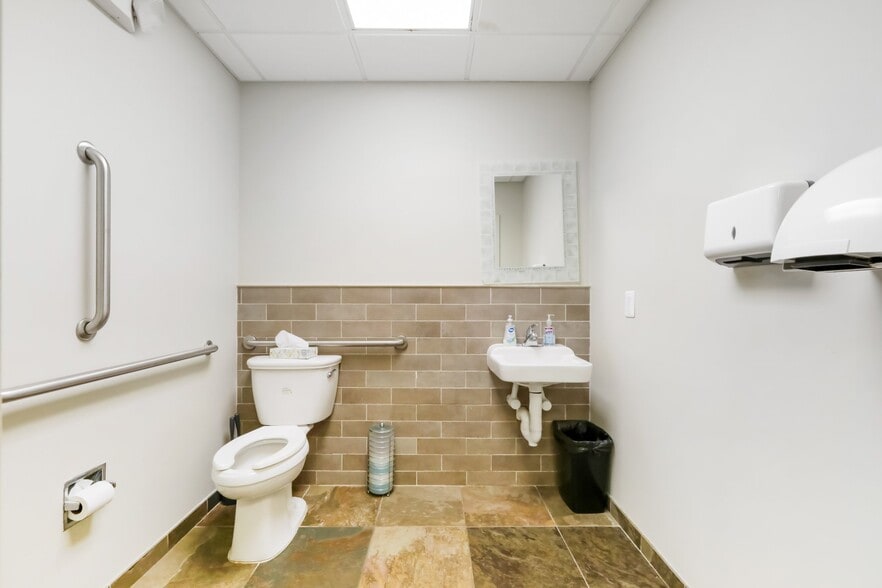 More Photos Of 401 Hamburg Turnpike, Wayne Medical For Sale