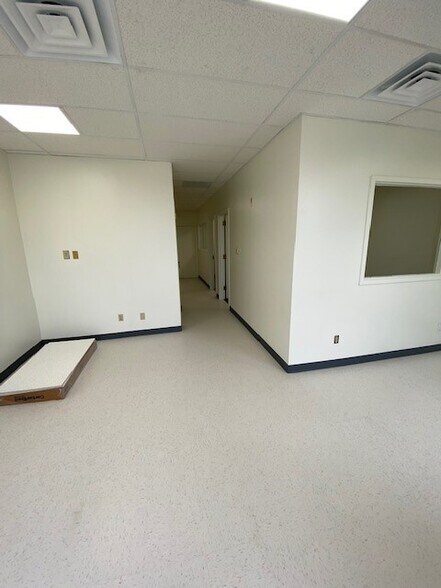 More Photos Of 11751-11767 W 86th Ter, Lenexa Warehouse For Lease