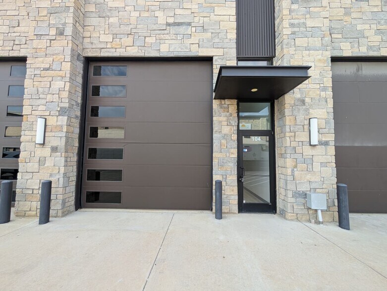 More Photos Of 2601 TX-121, Lewisville Showroom For Sale