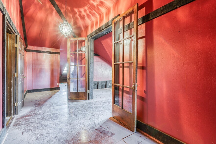 More Photos Of 1011 N Mesa St, El Paso Office For Sale