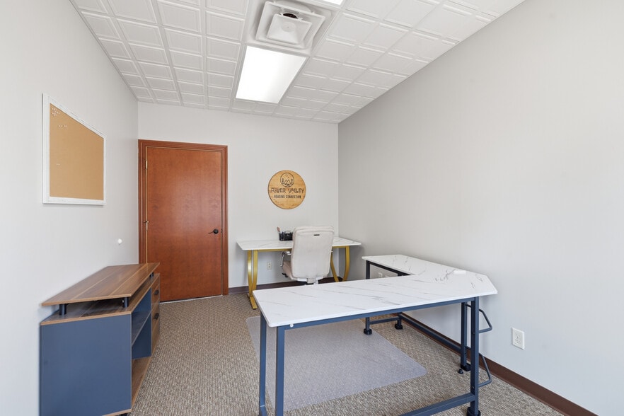 More Photos Of 200 S Minnesota Ave, Saint Peter Office For Sale