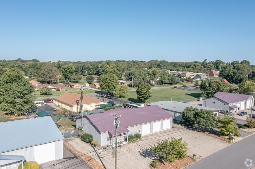 More Photos Of 1811 Alpine Dr, Clarksville Light Manufacturing For Lease