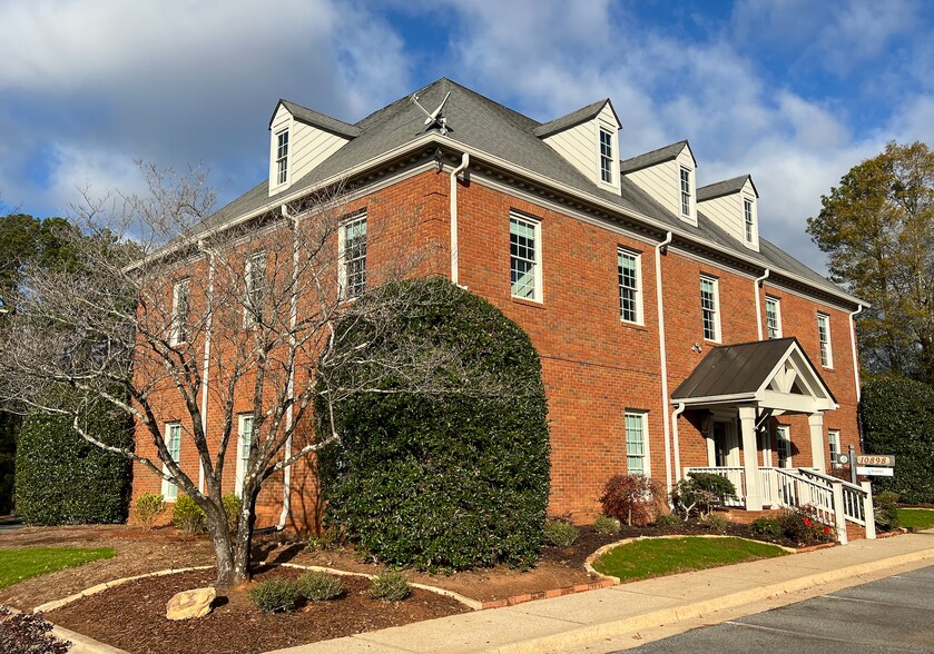More Photos Of 10898 Crabapple Rd, Roswell Office For Lease