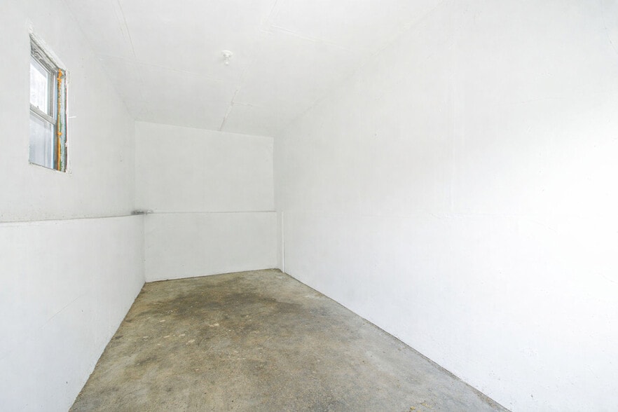 More Photos Of 145 Westervelt Ave, Staten Island Storefront Retail Residential For Lease