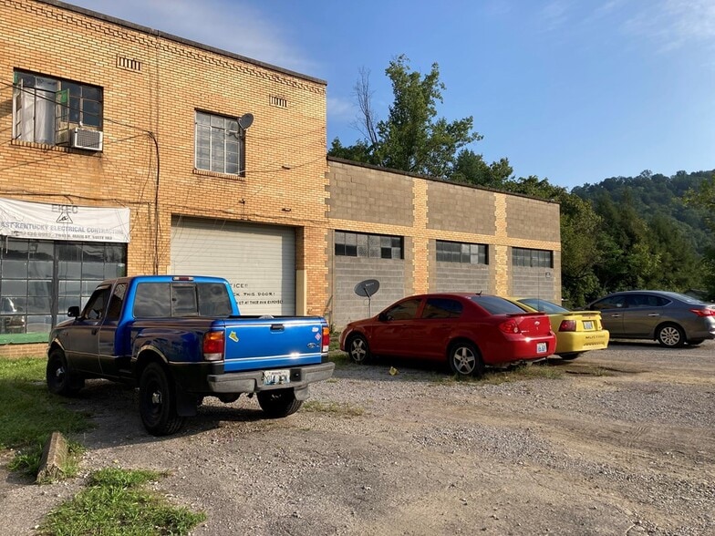 More Photos Of 2841 N Main St, Hazard Light Manufacturing For Sale