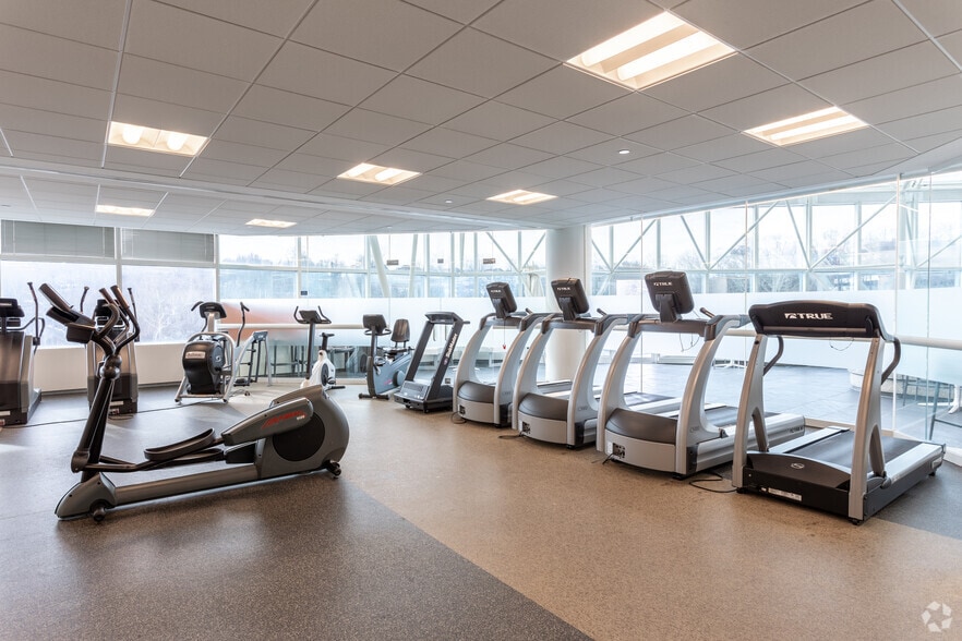 More Photos Of 100 Summit Lake Dr, Valhalla Office For Lease