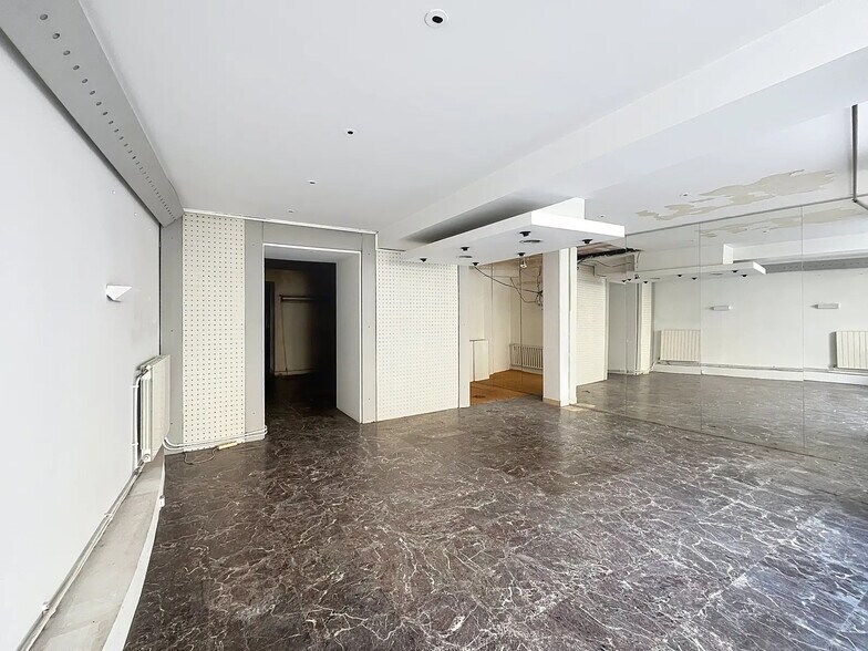 More Photos Of 29 Rue De Tournon, Paris General Retail For Sale