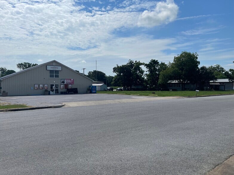 More Photos Of 1006 12th St, Hempstead General Retail For Sale