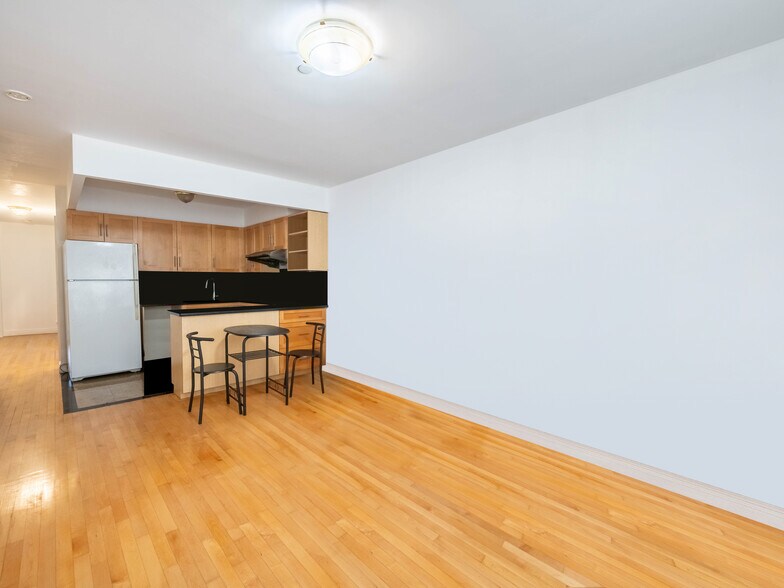 More Photos Of 15011 Northern Blvd, Flushing Apartments For Sale