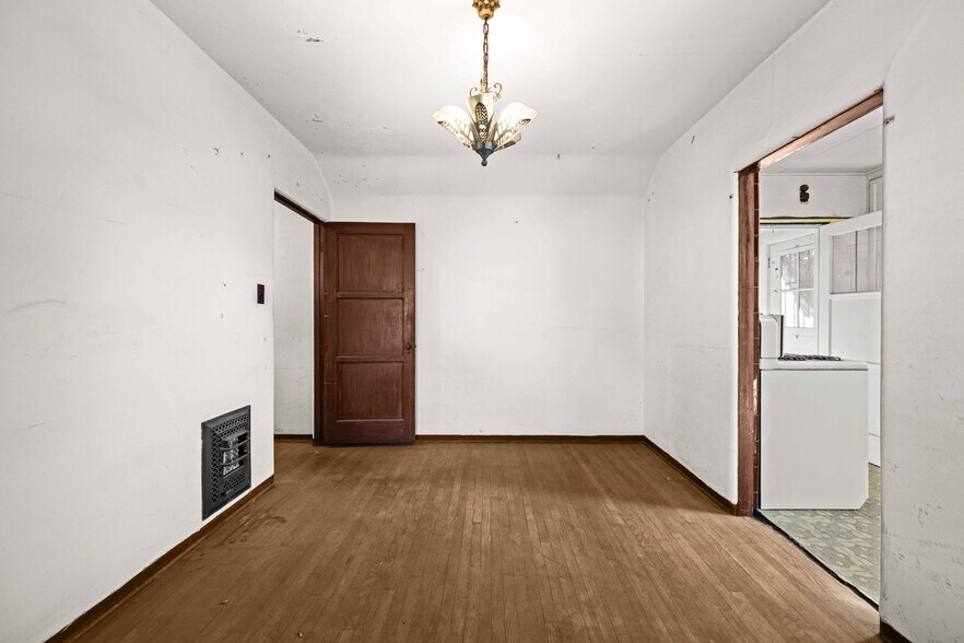 More Photos Of 2106 Valentine St, Los Angeles Apartments For Sale