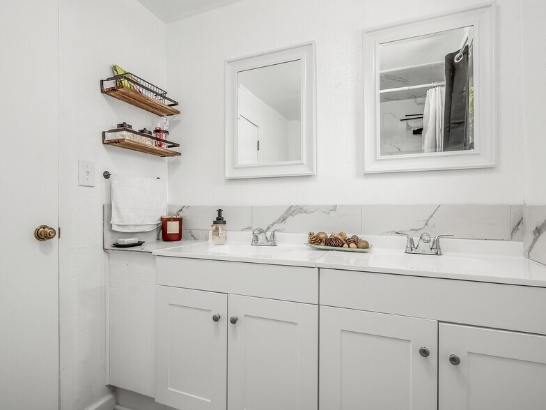 More Photos Of 32989 Weatherly Ln, North Fork Apartments For Sale